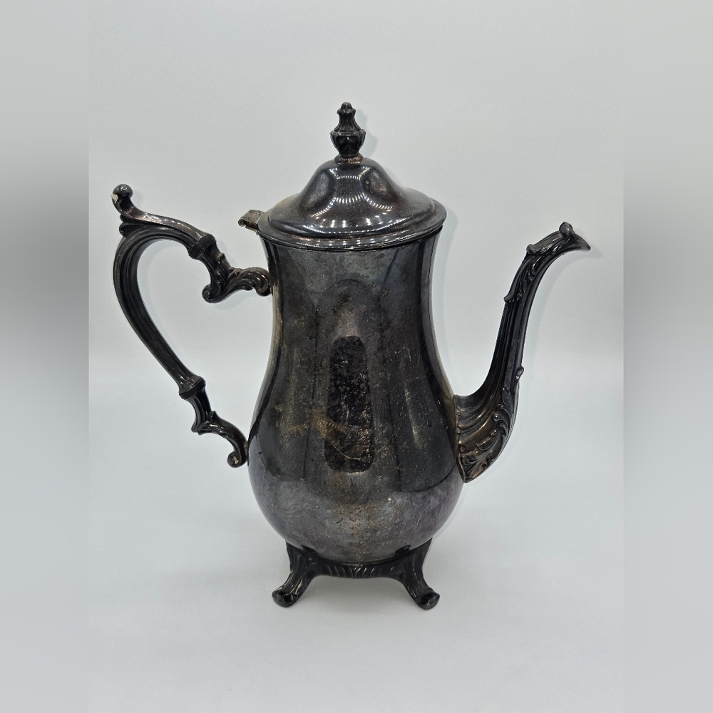 W.M. Rogers Silverplate Tea Pot #800‎ 10.5"